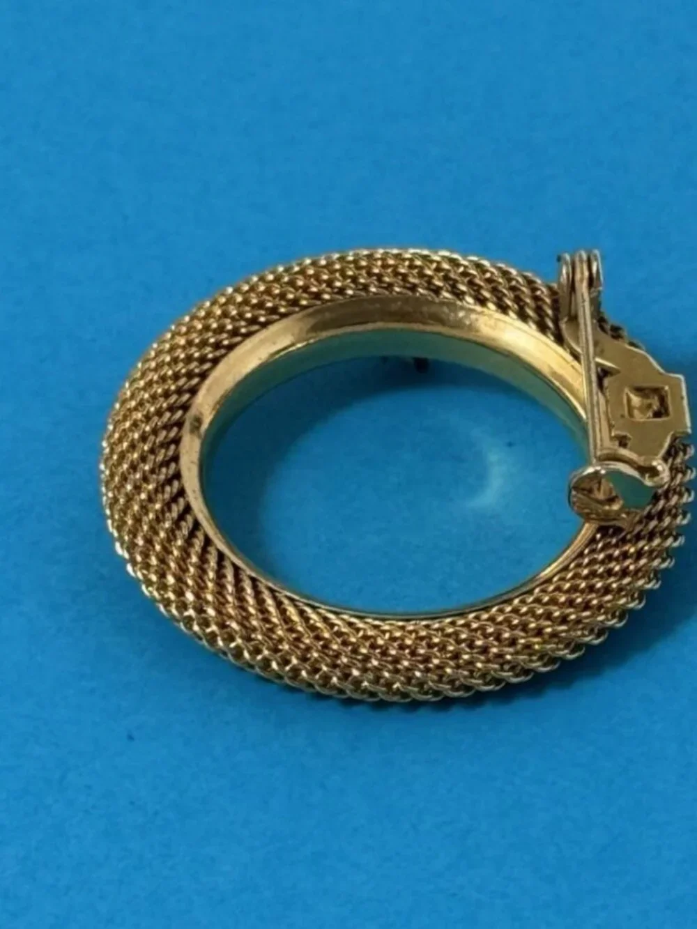 Gold Tone Circular Mesh Brooch Round Wreath Vintage